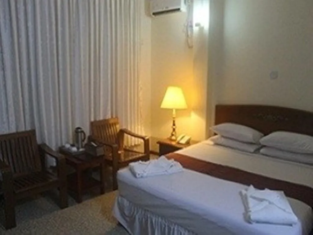 Eden Palace Hotel Янгон