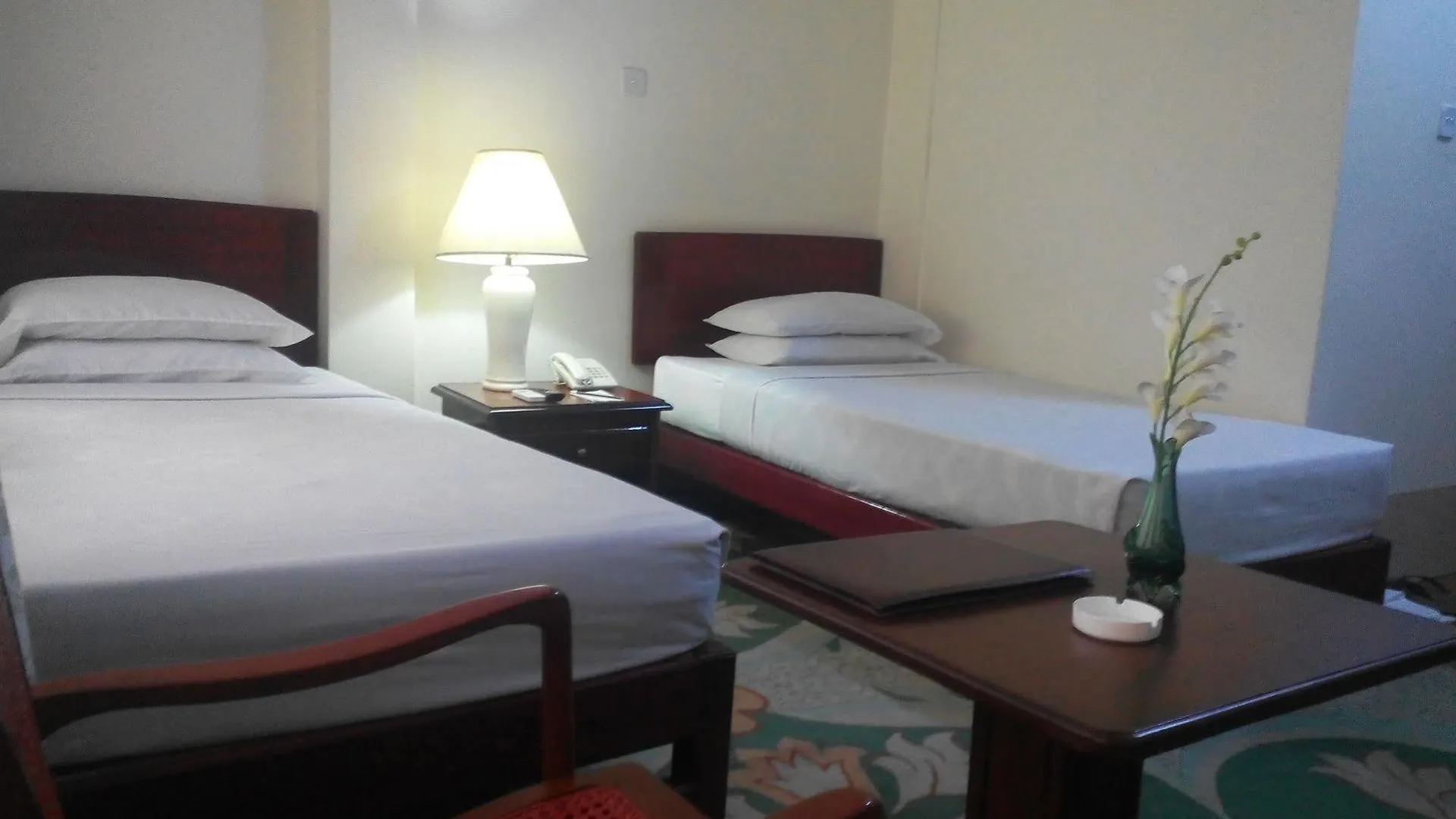 Eden Palace Hotel Янгон